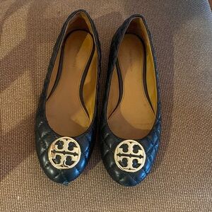Tory Burch black quilted back and gold ballet flats size 8 shoes